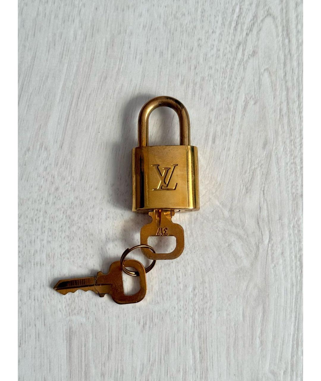 LOUIS VUITTON Золотой брелок, фото 9
