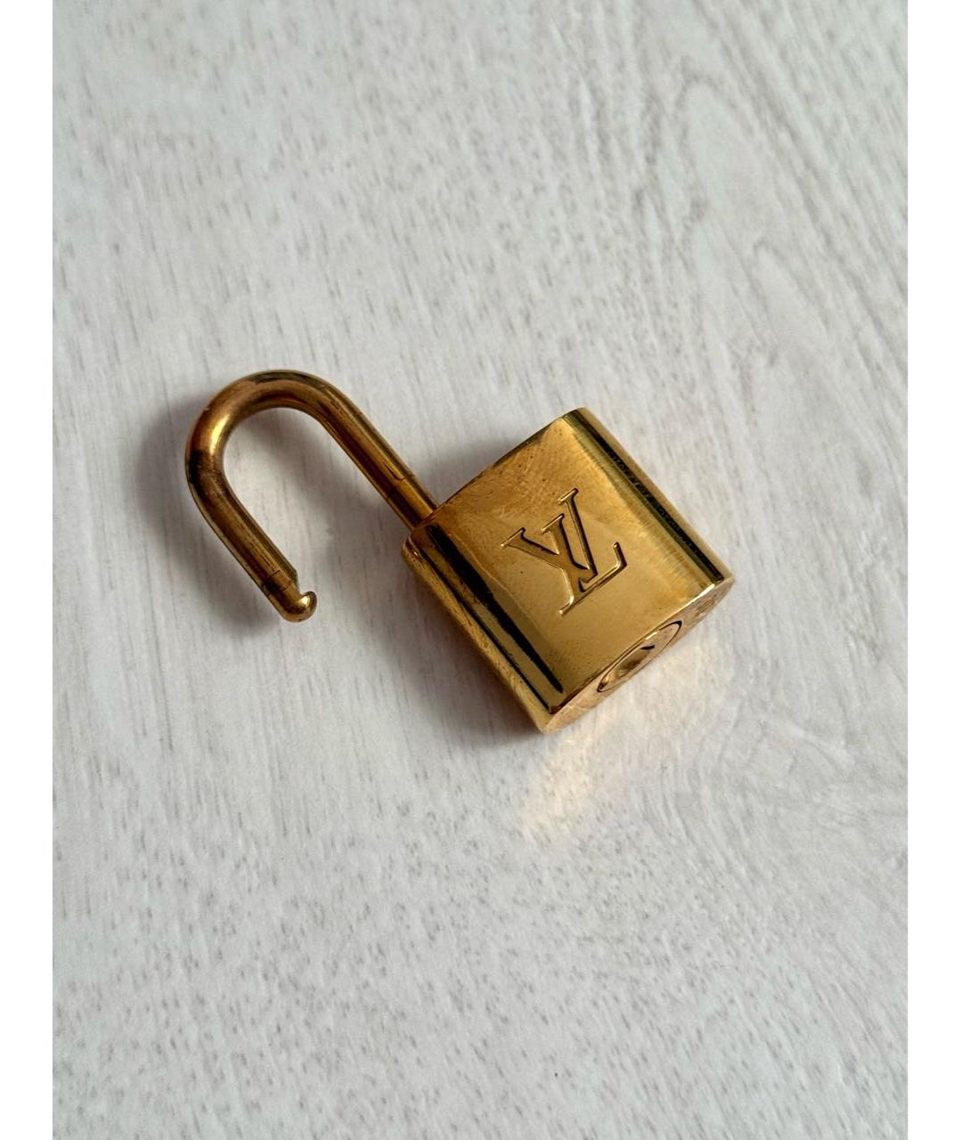 LOUIS VUITTON Золотой брелок, фото 6