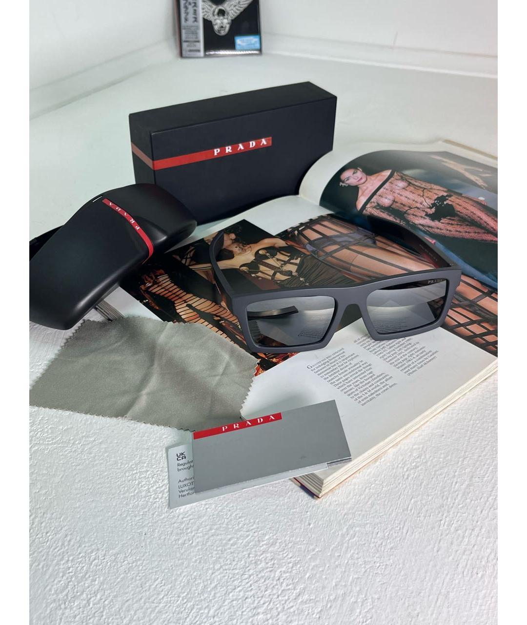 PRADA Серые пластиковые солнцезащитные очки, фото 4