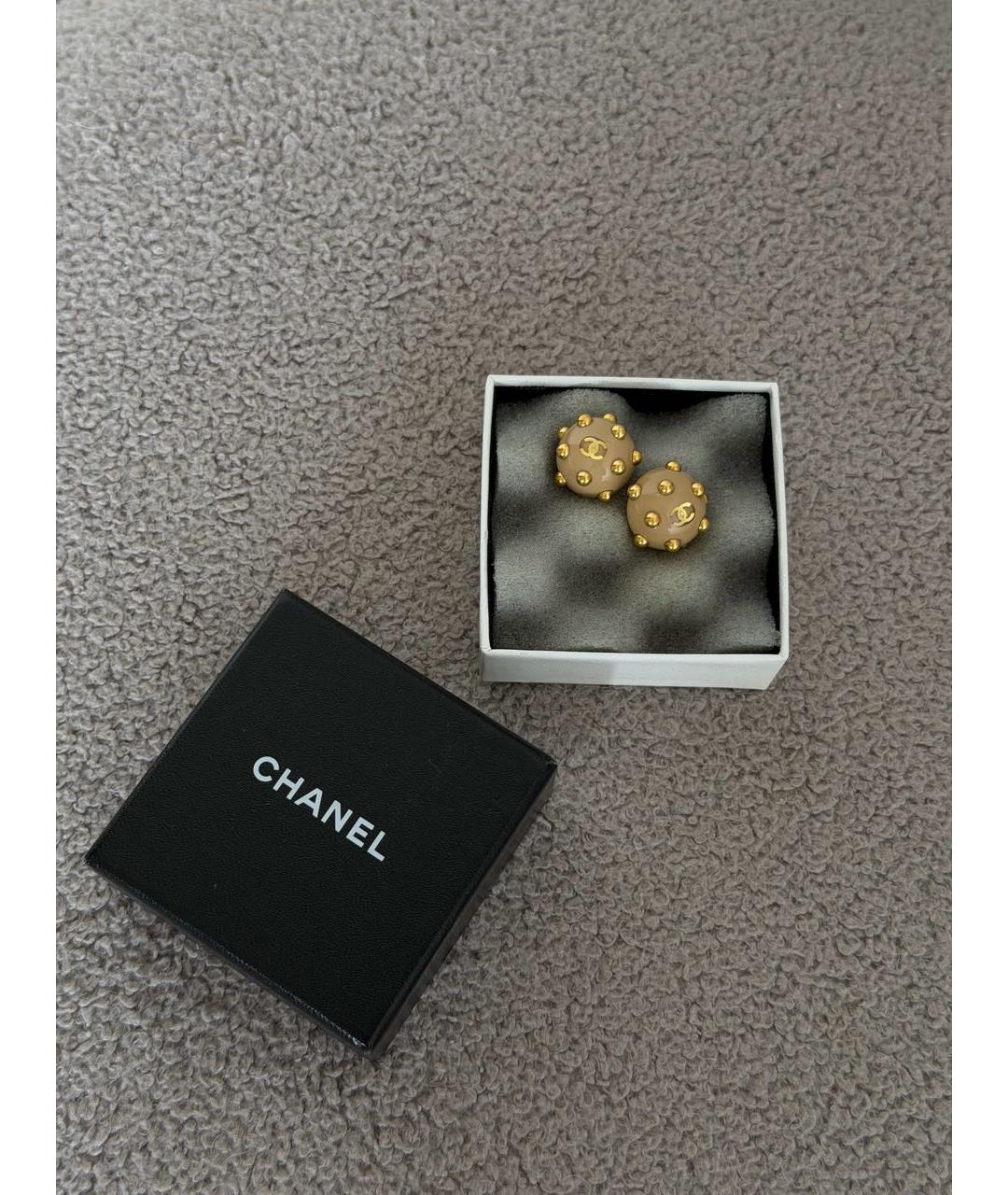 CHANEL Бежевые металлические серьги, фото 6