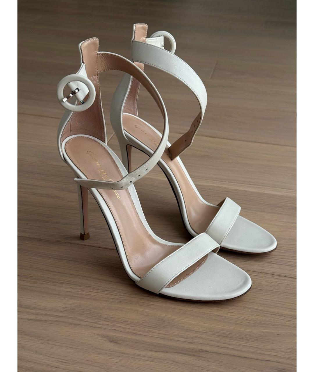 GIANVITO ROSSI Белые кожаные босоножки, фото 2