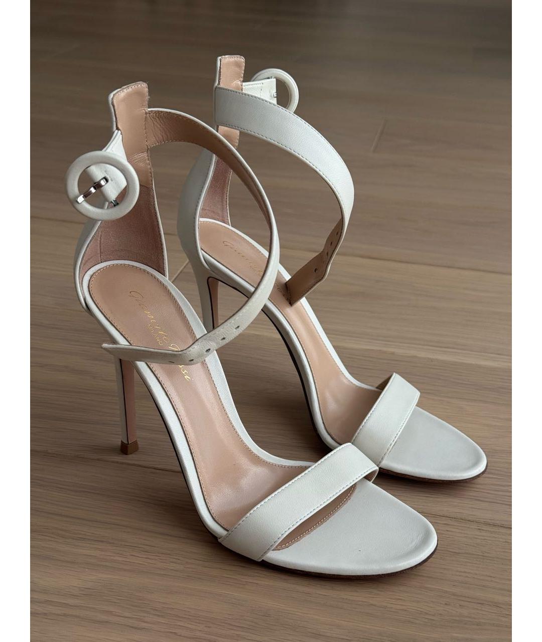 GIANVITO ROSSI Белые кожаные босоножки, фото 5
