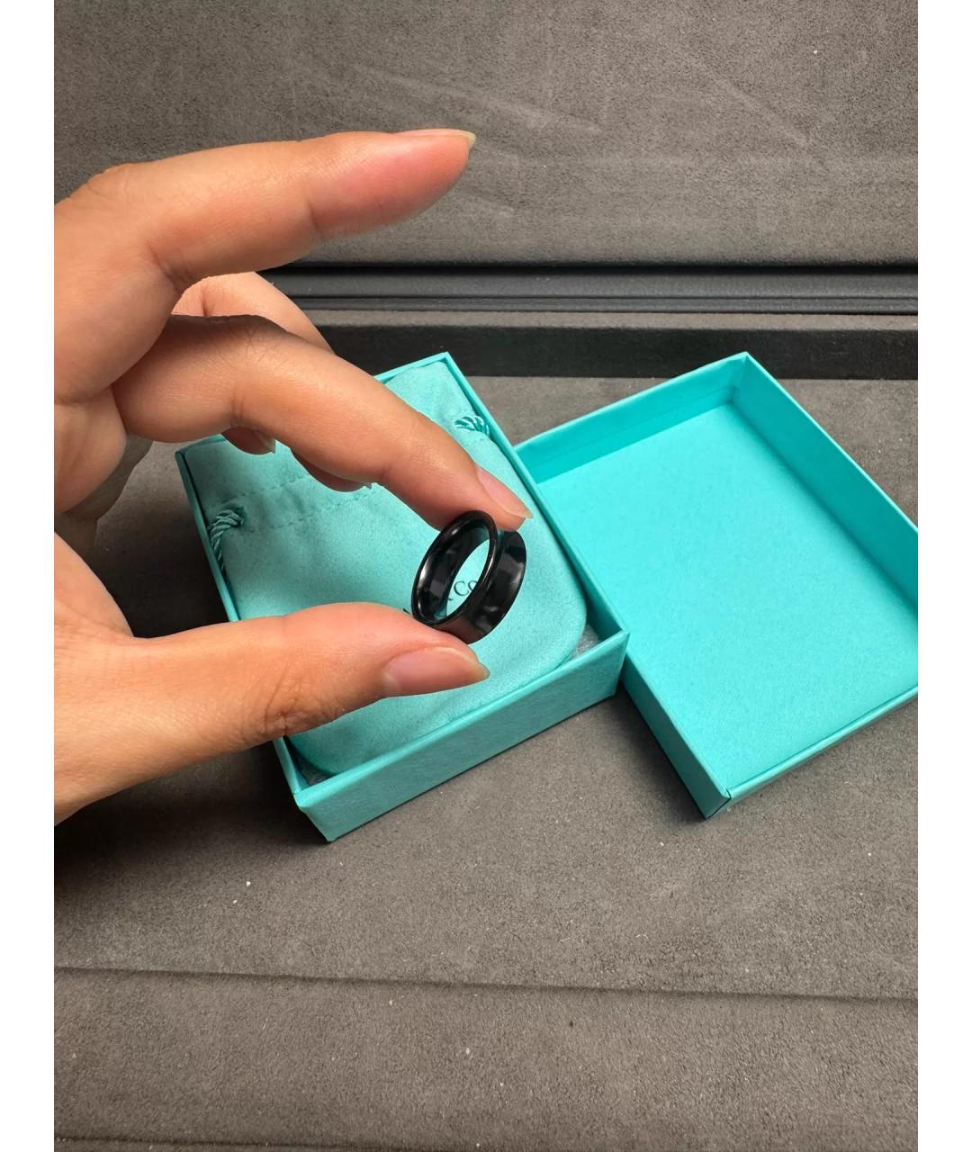 TIFFANY&CO Черное металлическое кольцо, фото 5