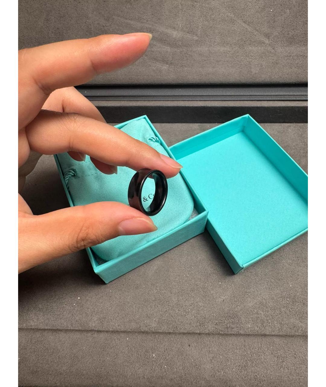 TIFFANY&CO Черное металлическое кольцо, фото 6