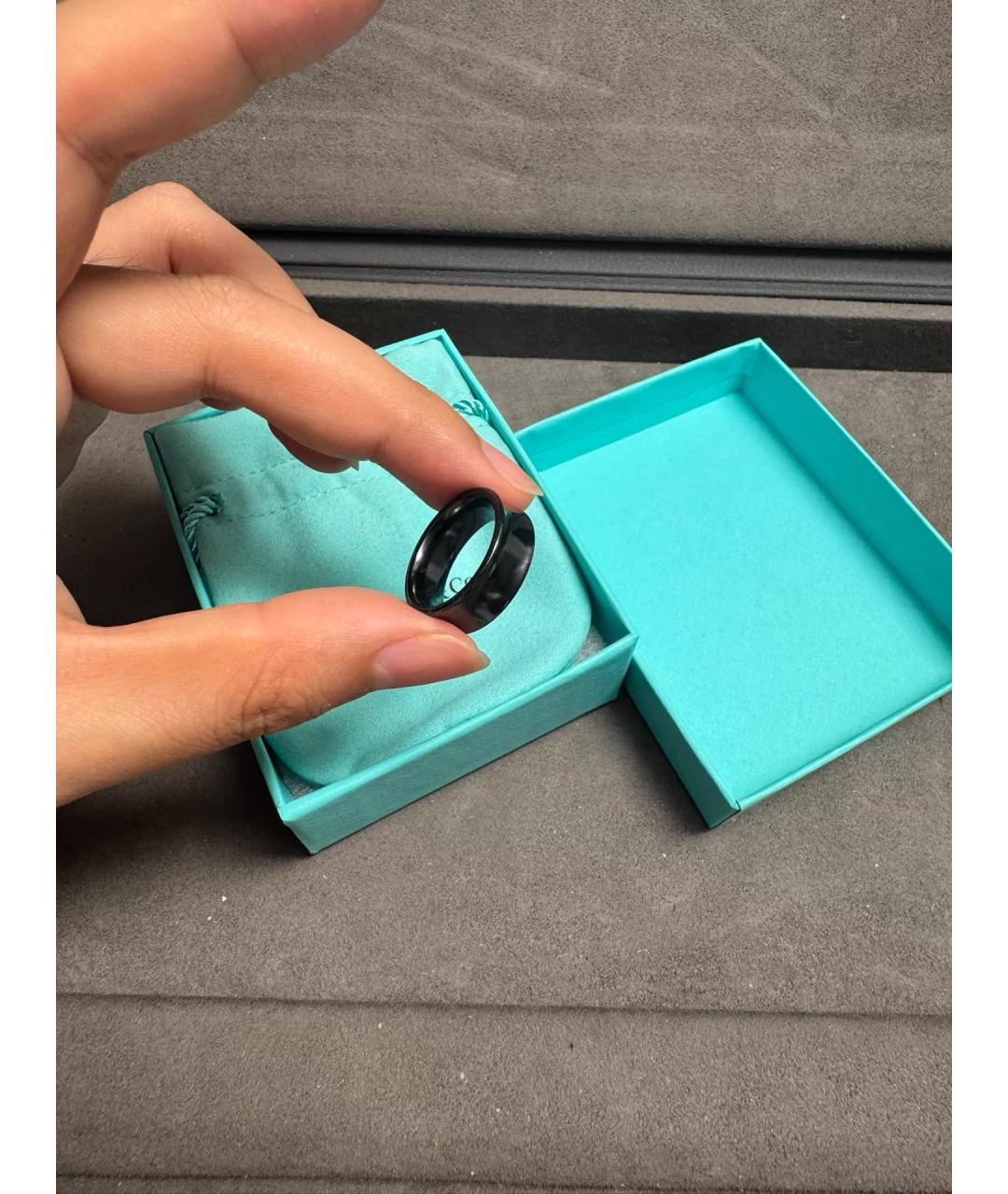 TIFFANY&CO Черное металлическое кольцо, фото 4