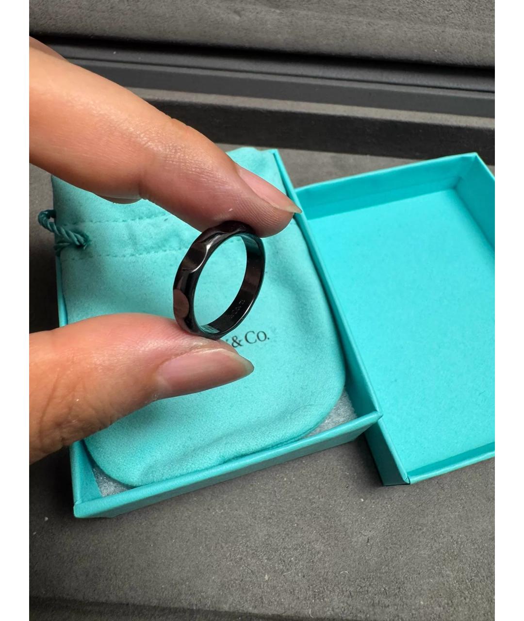 TIFFANY&CO Черное металлическое кольцо, фото 5