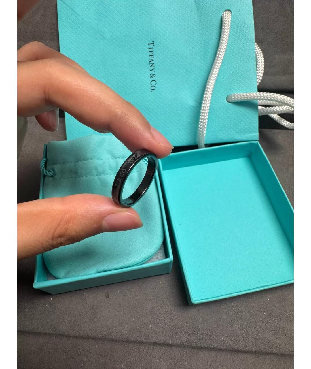 TIFFANY&CO Черное металлическое кольцо, фото 4