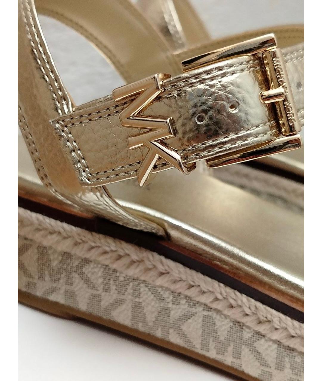 MICHAEL KORS Золотые сандалии из искусственной кожи, фото 6