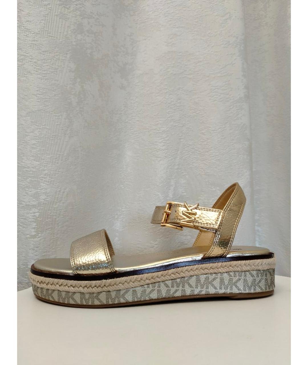 MICHAEL KORS Золотые сандалии из искусственной кожи, фото 9