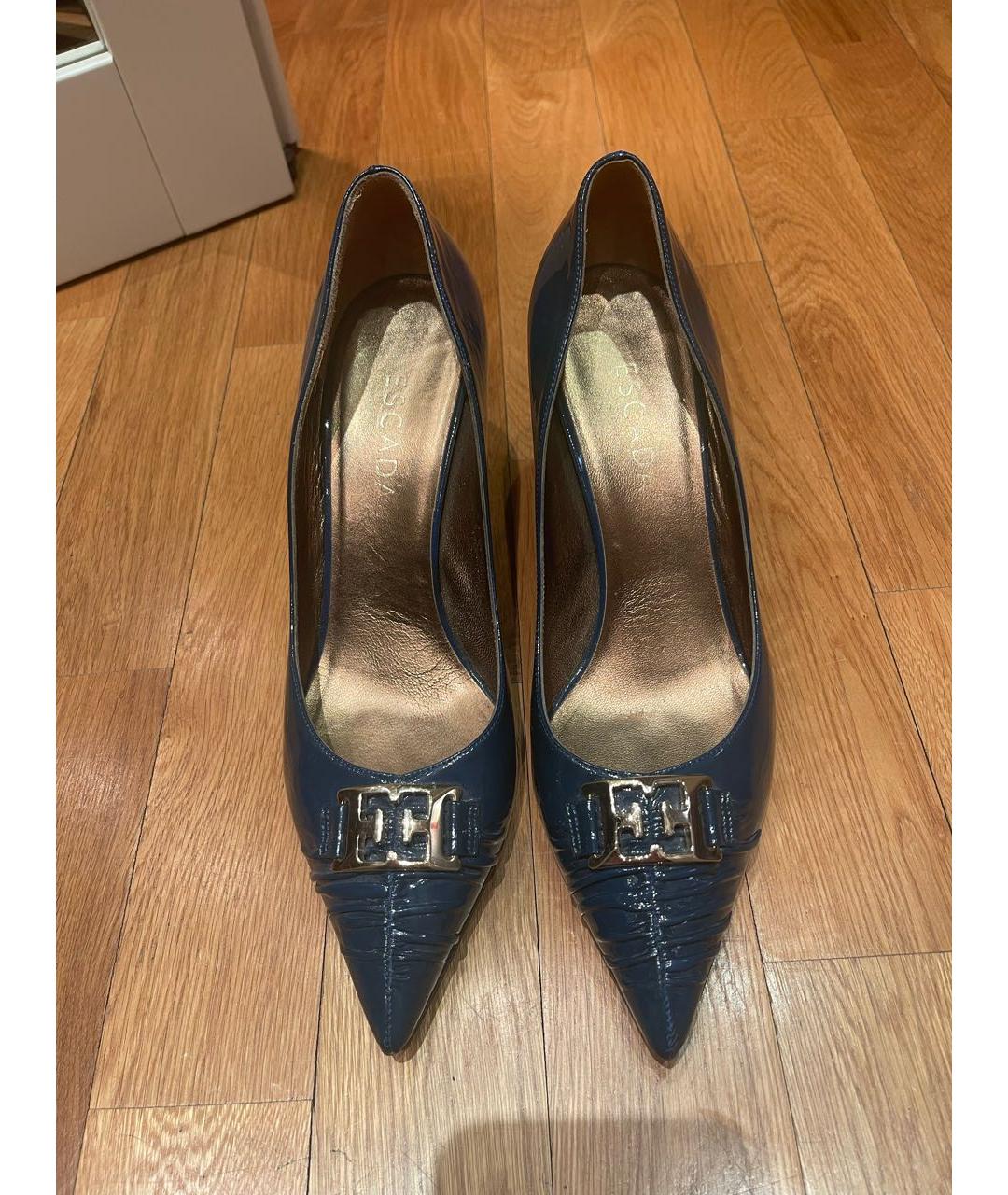 ESCADA Синие лодочки на низком каблуке из лакированной кожи, фото 4