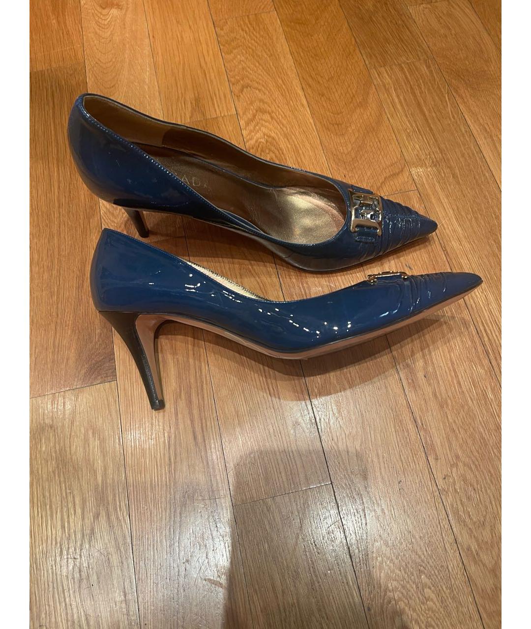 ESCADA Синие лодочки на низком каблуке из лакированной кожи, фото 5