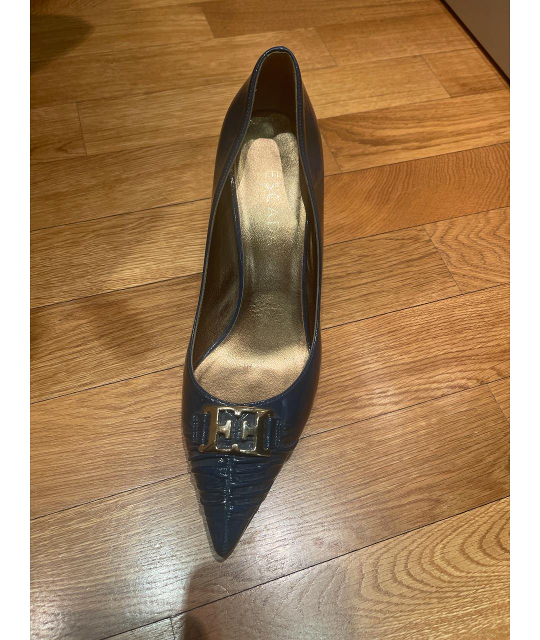 ESCADA Синие лодочки на низком каблуке из лакированной кожи, фото 2