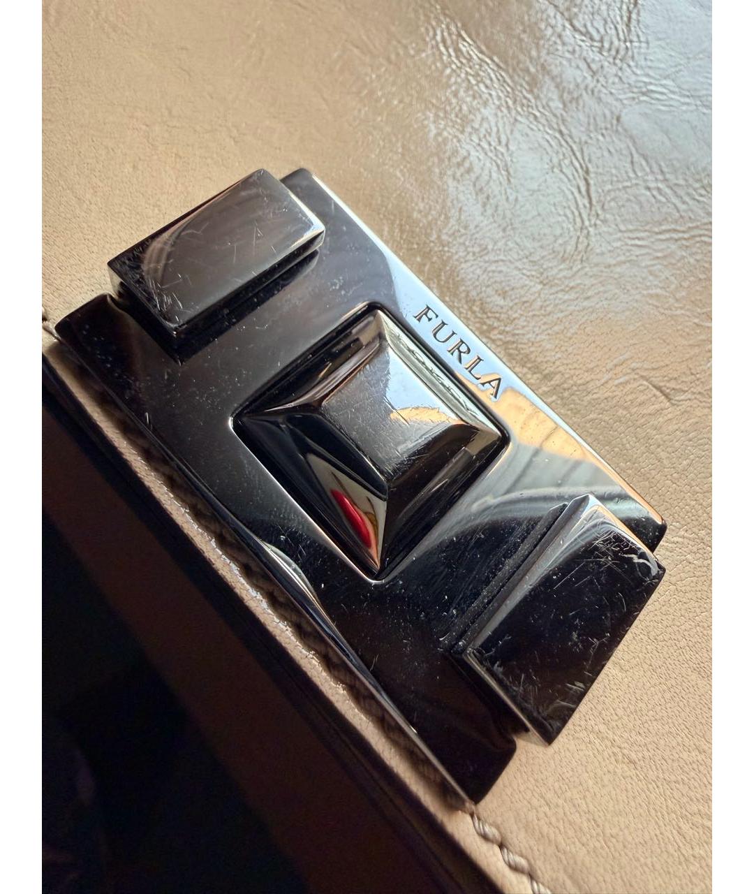 FURLA Бежевая сумка через плечо из лакированной кожи, фото 6