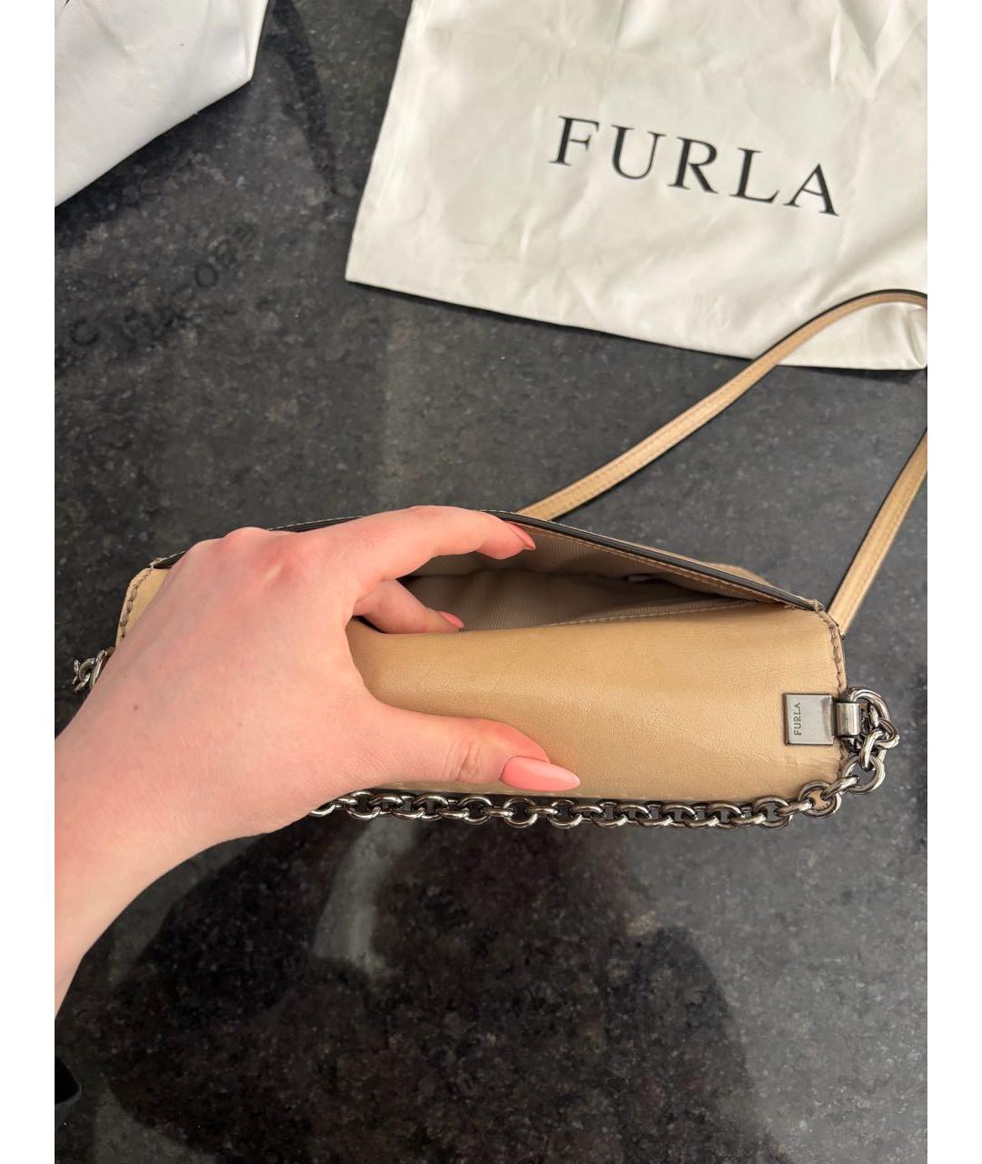 FURLA Бежевая сумка через плечо из лакированной кожи, фото 4