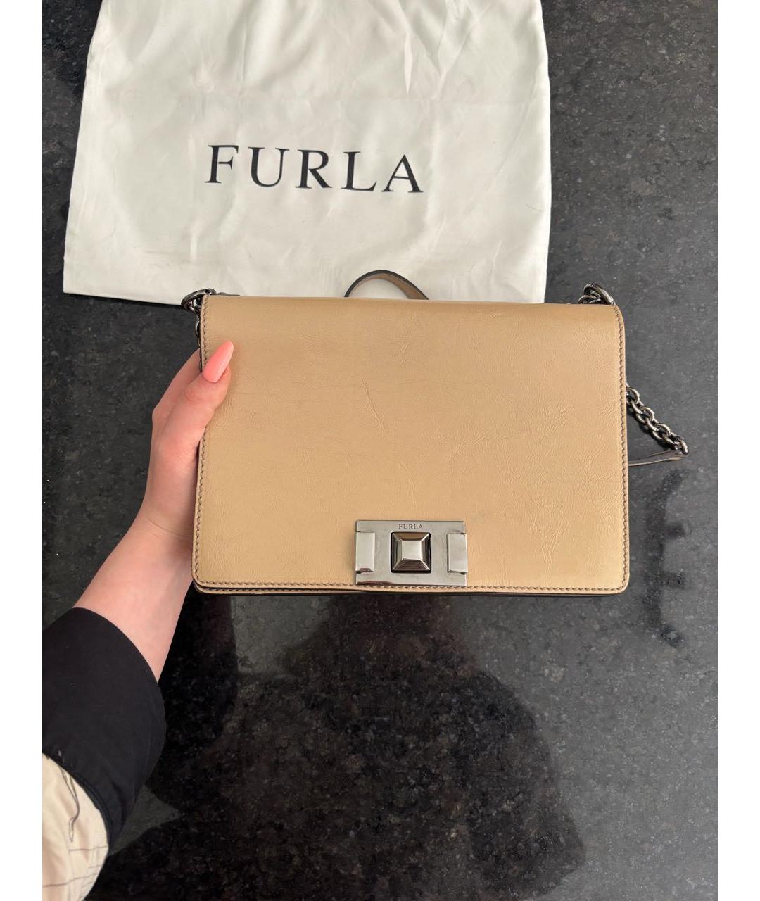 FURLA Бежевая сумка через плечо из лакированной кожи, фото 7