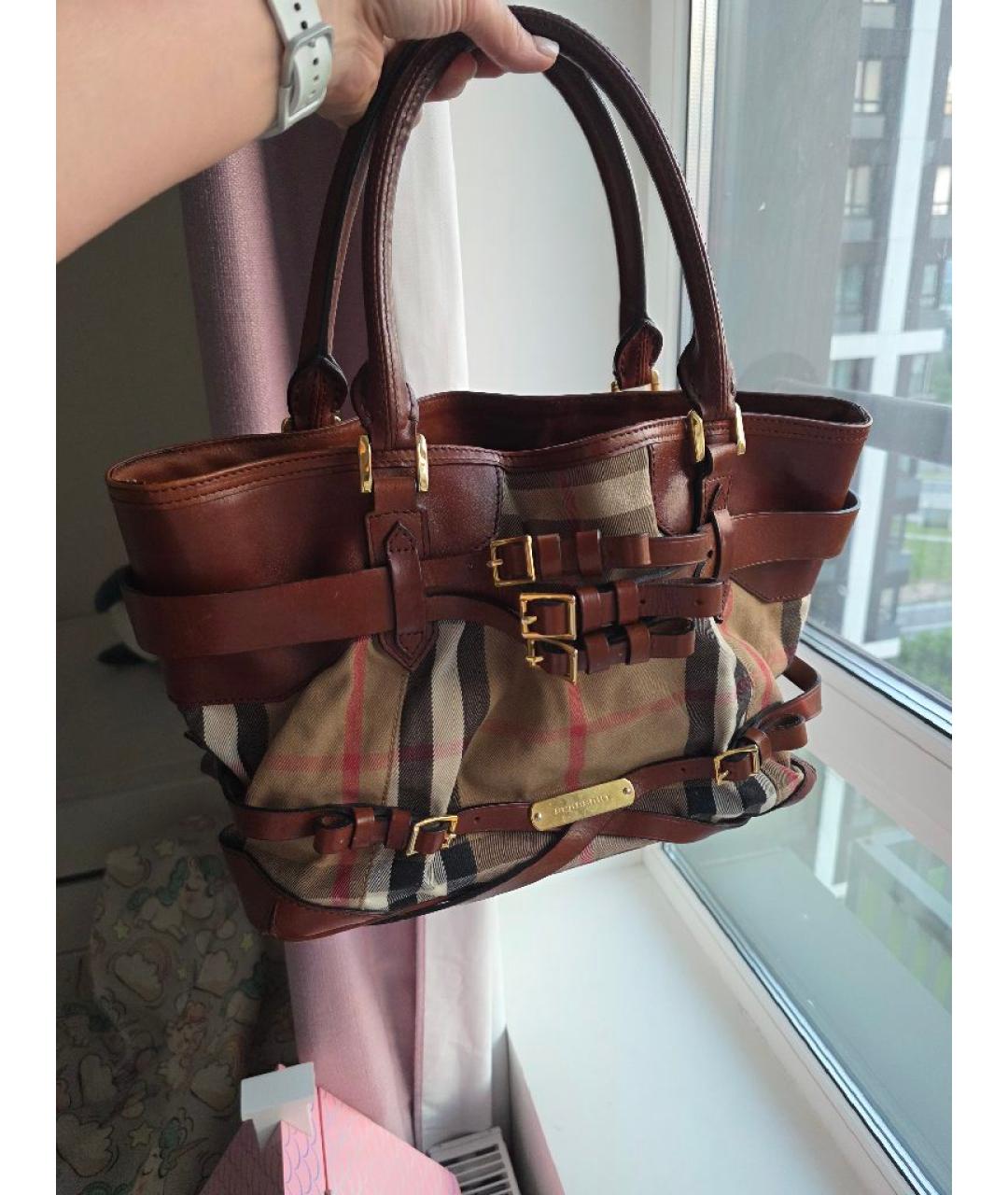 BURBERRY Бежевая кожаная сумка с короткими ручками, фото 5