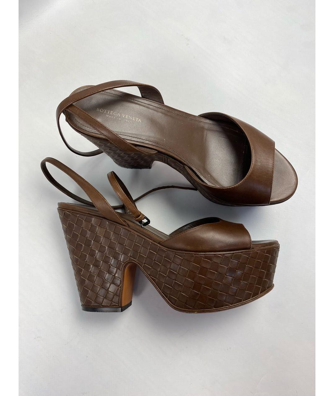 BOTTEGA VENETA Коричневые кожаные босоножки, фото 5