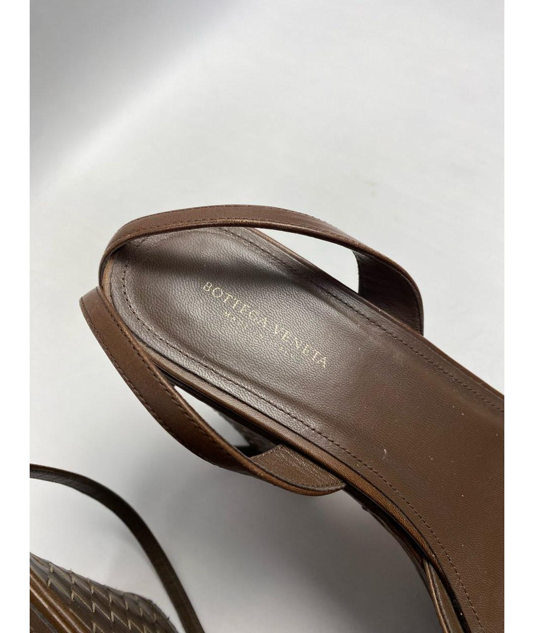 BOTTEGA VENETA Коричневые кожаные босоножки, фото 4