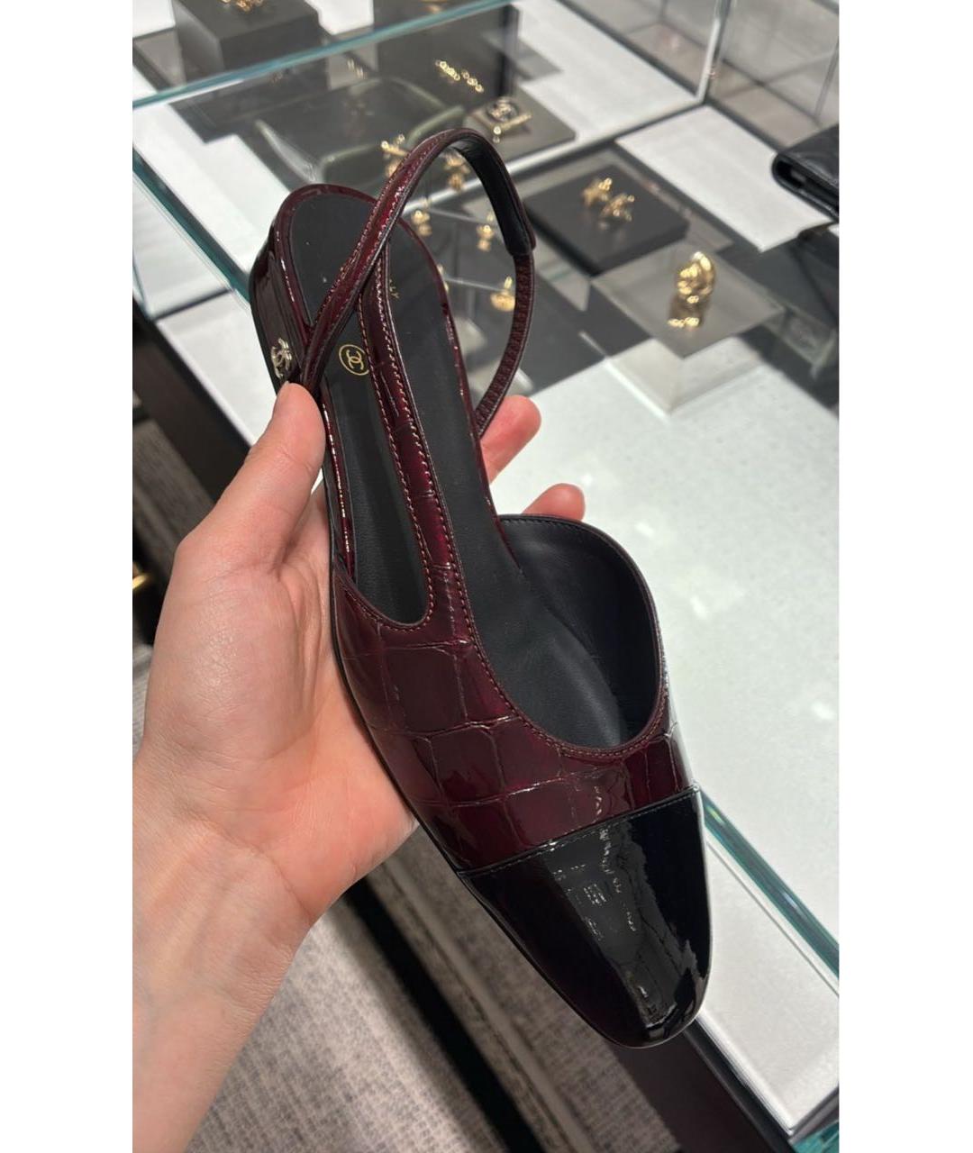CHANEL Бордовые балетки из лакированной кожи, фото 2