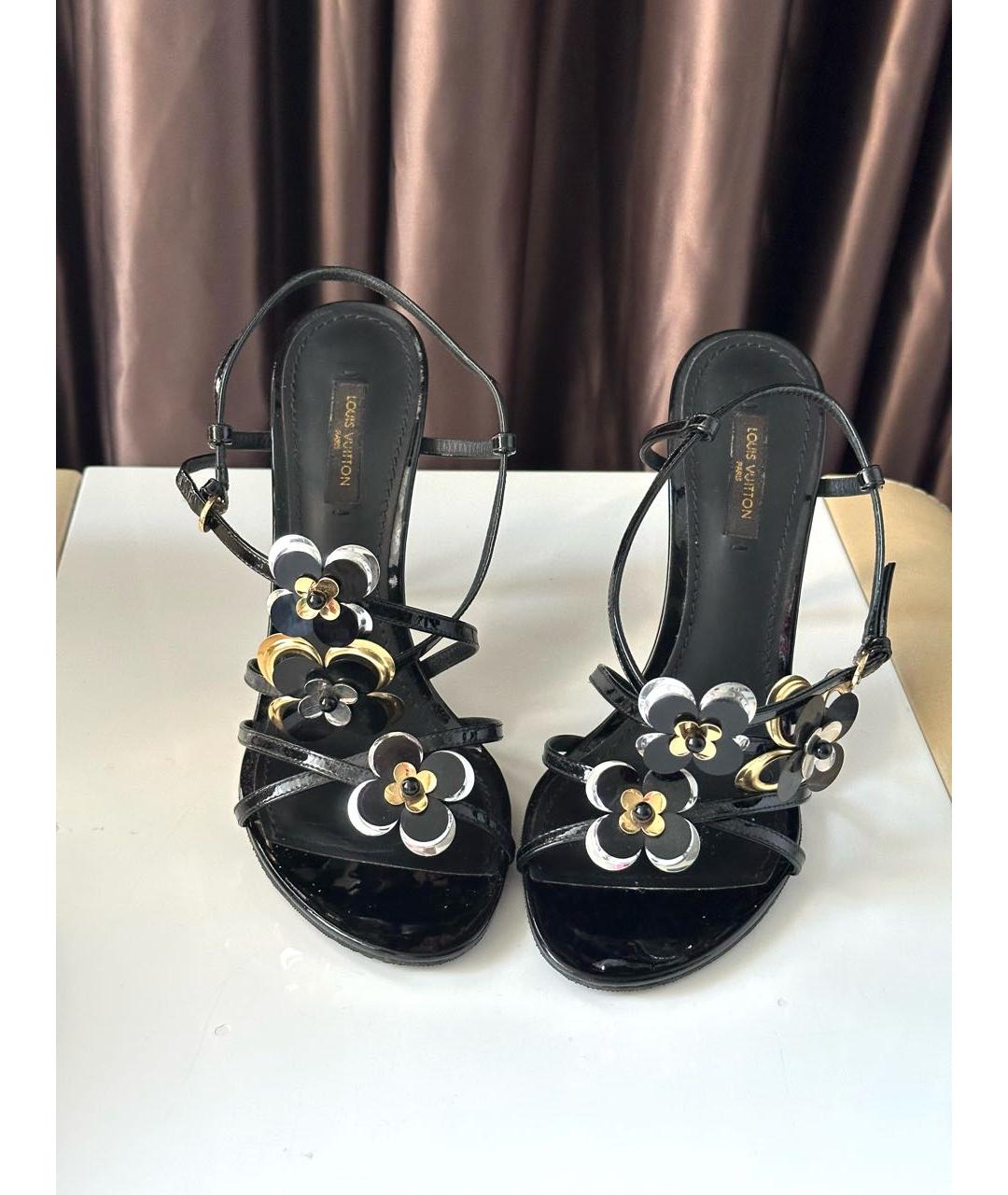 LOUIS VUITTON Черные босоножки из лакированной кожи, фото 2