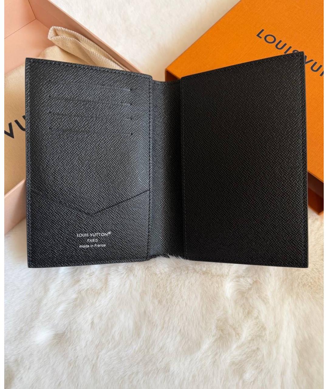 LOUIS VUITTON Черный кожаный кошелек, фото 4