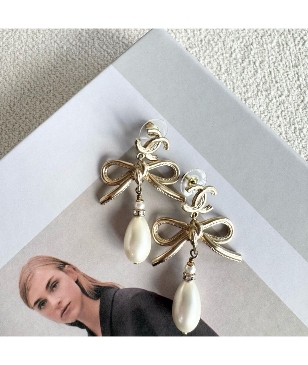 CHANEL Бежевые серьги, фото 3