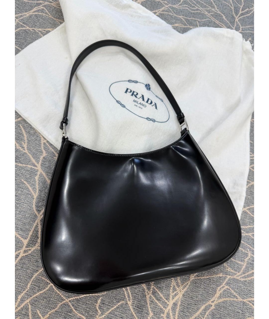 PRADA Черная сумка с короткими ручками из лакированной кожи, фото 3