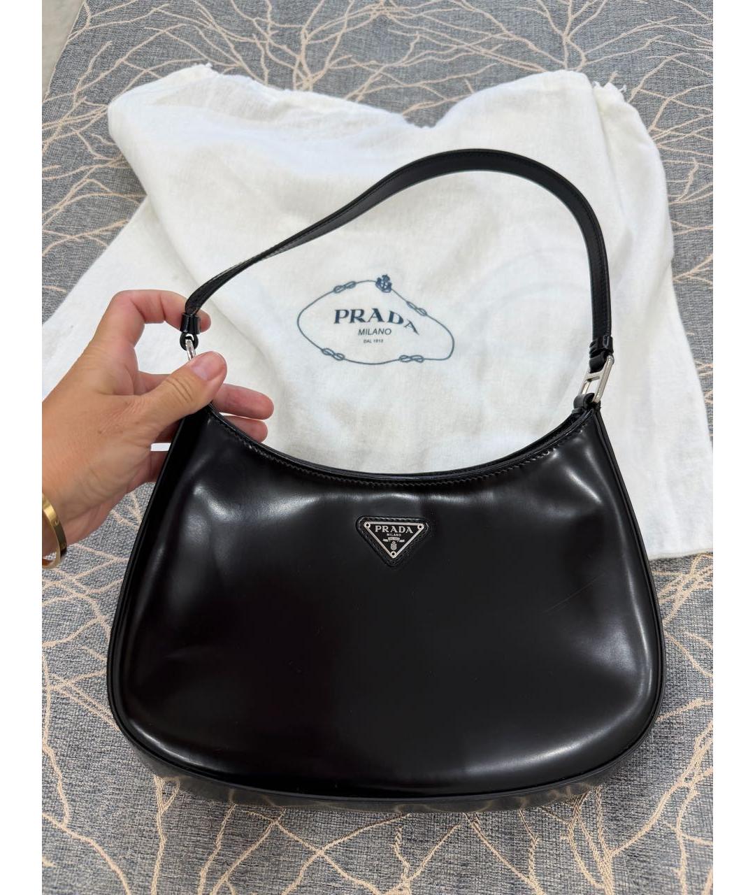 PRADA Черная сумка с короткими ручками из лакированной кожи, фото 2