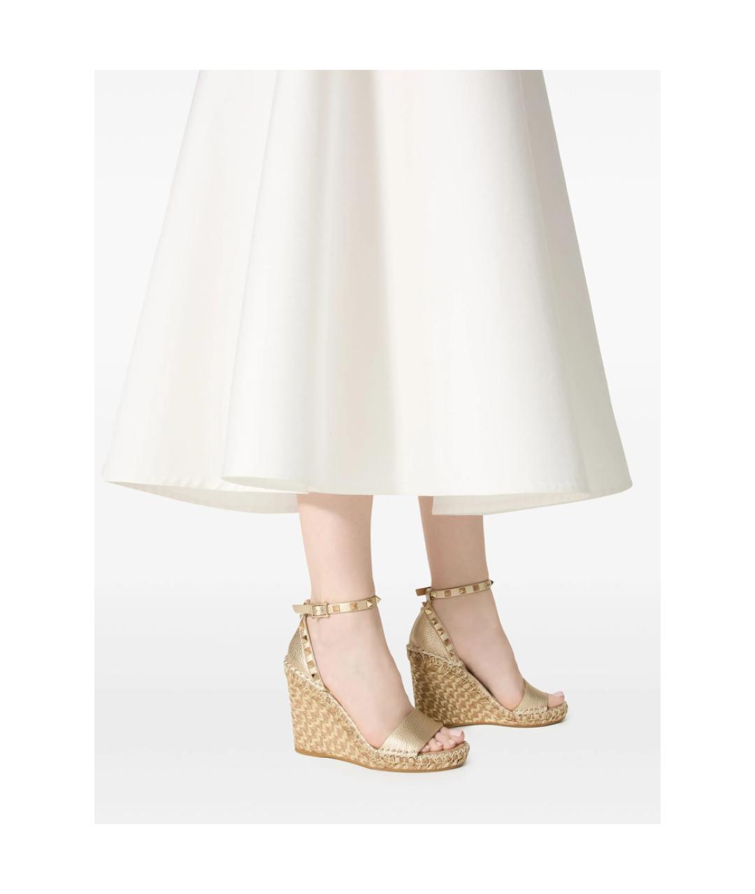 VALENTINO Золотые кожаные босоножки, фото 3