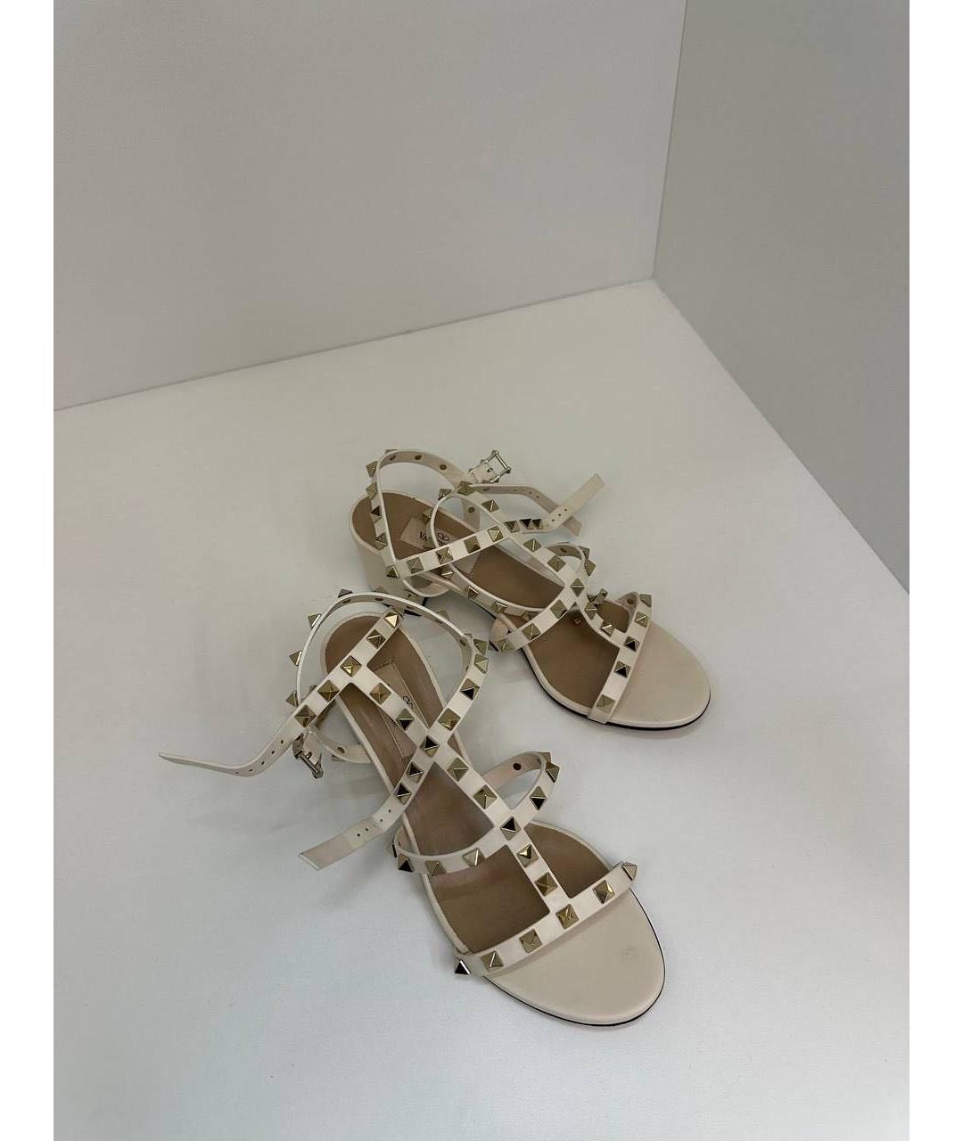VALENTINO Бежевые кожаные босоножки, фото 5