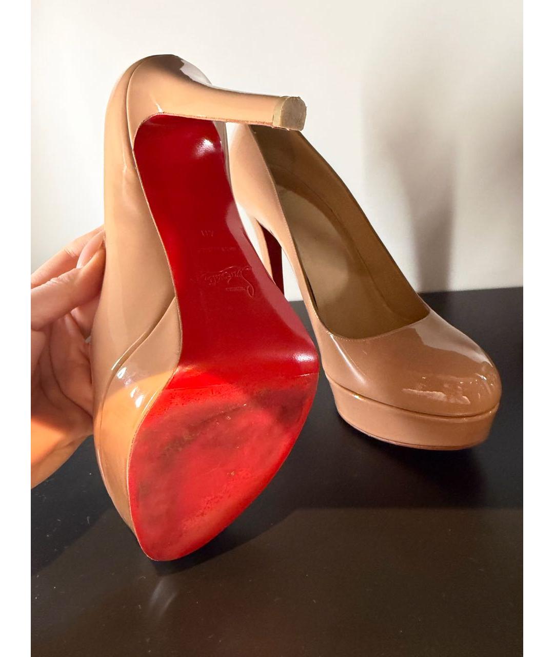 CHRISTIAN LOUBOUTIN Бежевые туфли из лакированной кожи, фото 3