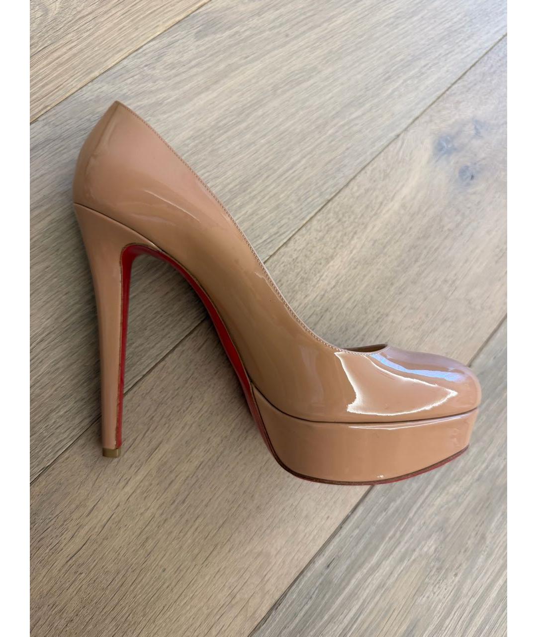 CHRISTIAN LOUBOUTIN Бежевые туфли из лакированной кожи, фото 4