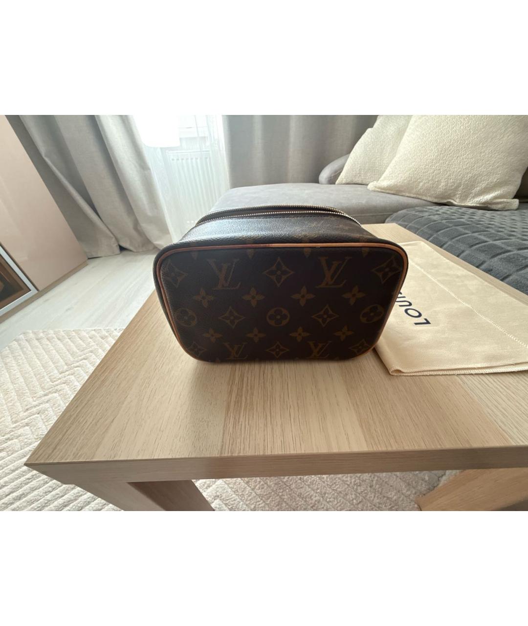 LOUIS VUITTON Коричневая косметичка, фото 7