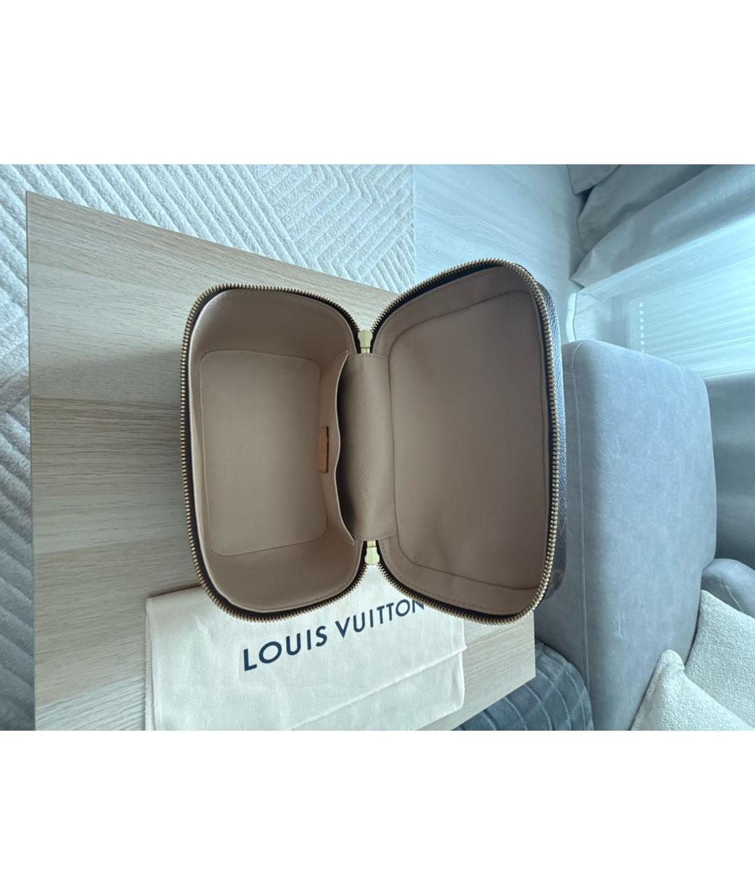 LOUIS VUITTON Коричневая косметичка, фото 4