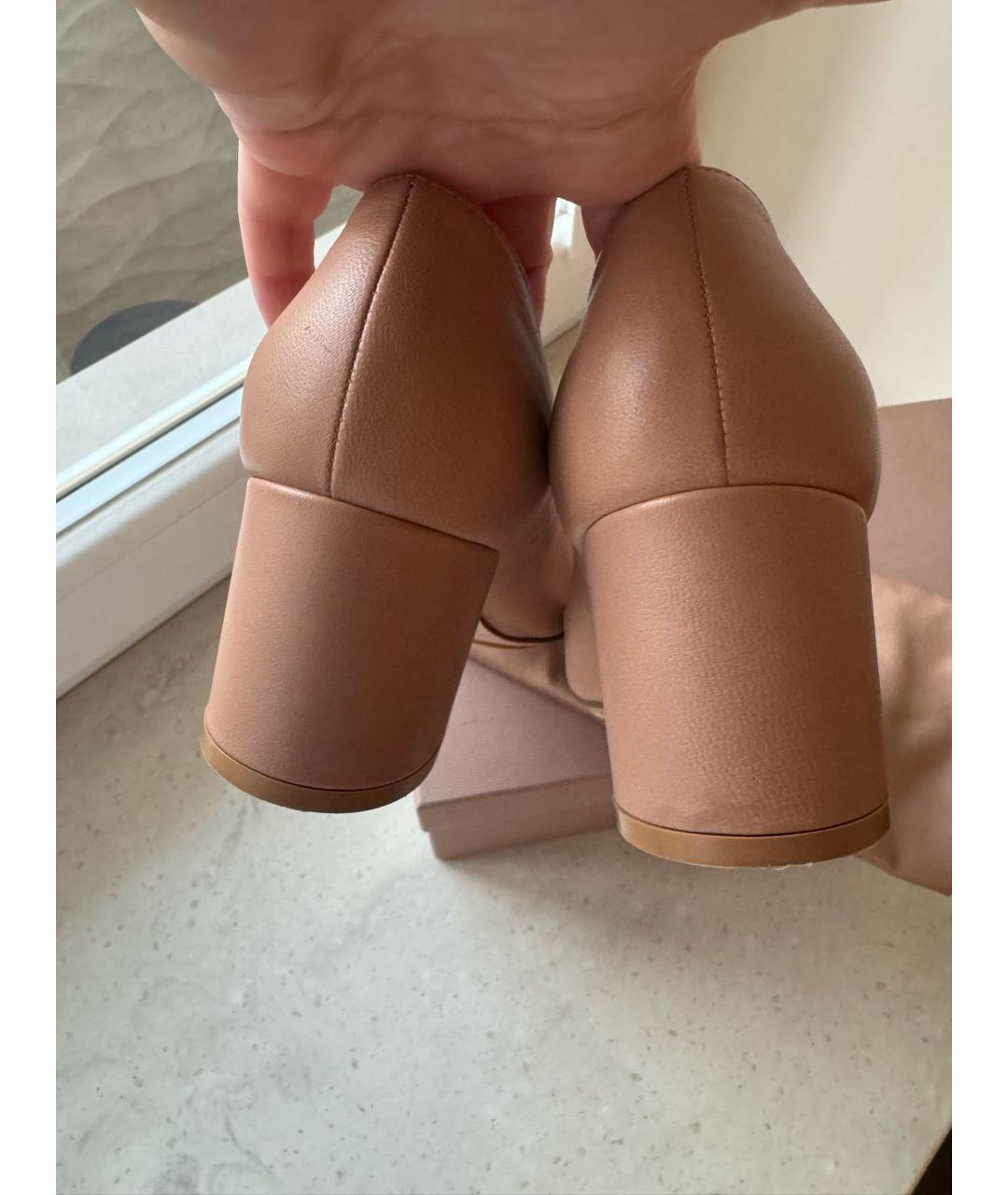 GIANVITO ROSSI Бежевые кожаные туфли, фото 4