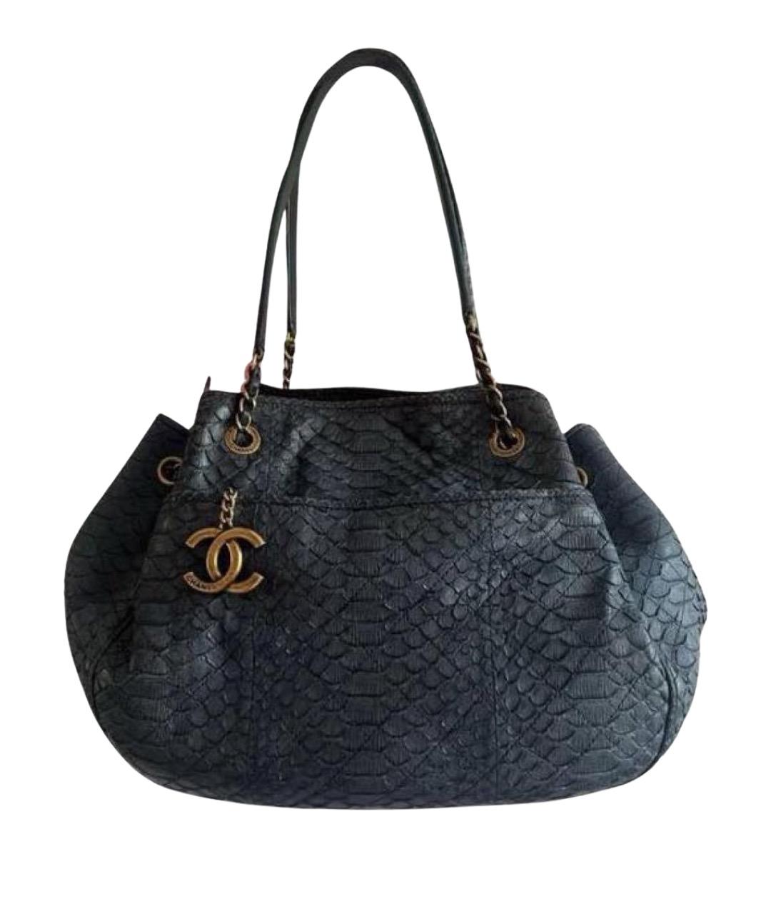 CHANEL Темно-синяя сумка с короткими ручками из экзотической кожи, фото 1