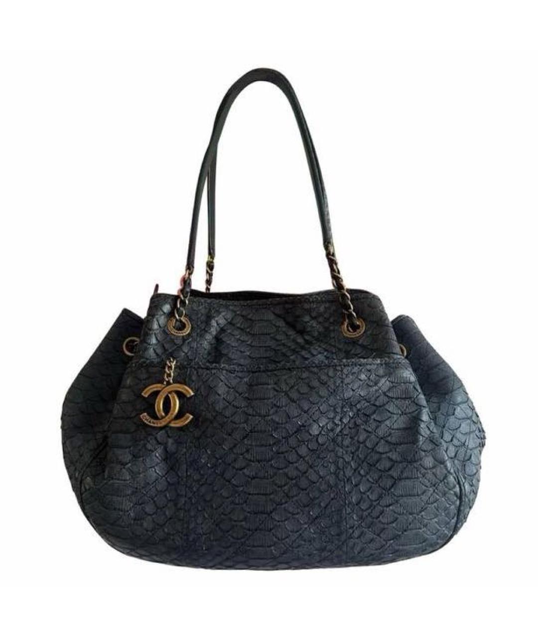 CHANEL Темно-синяя сумка с короткими ручками из экзотической кожи, фото 3