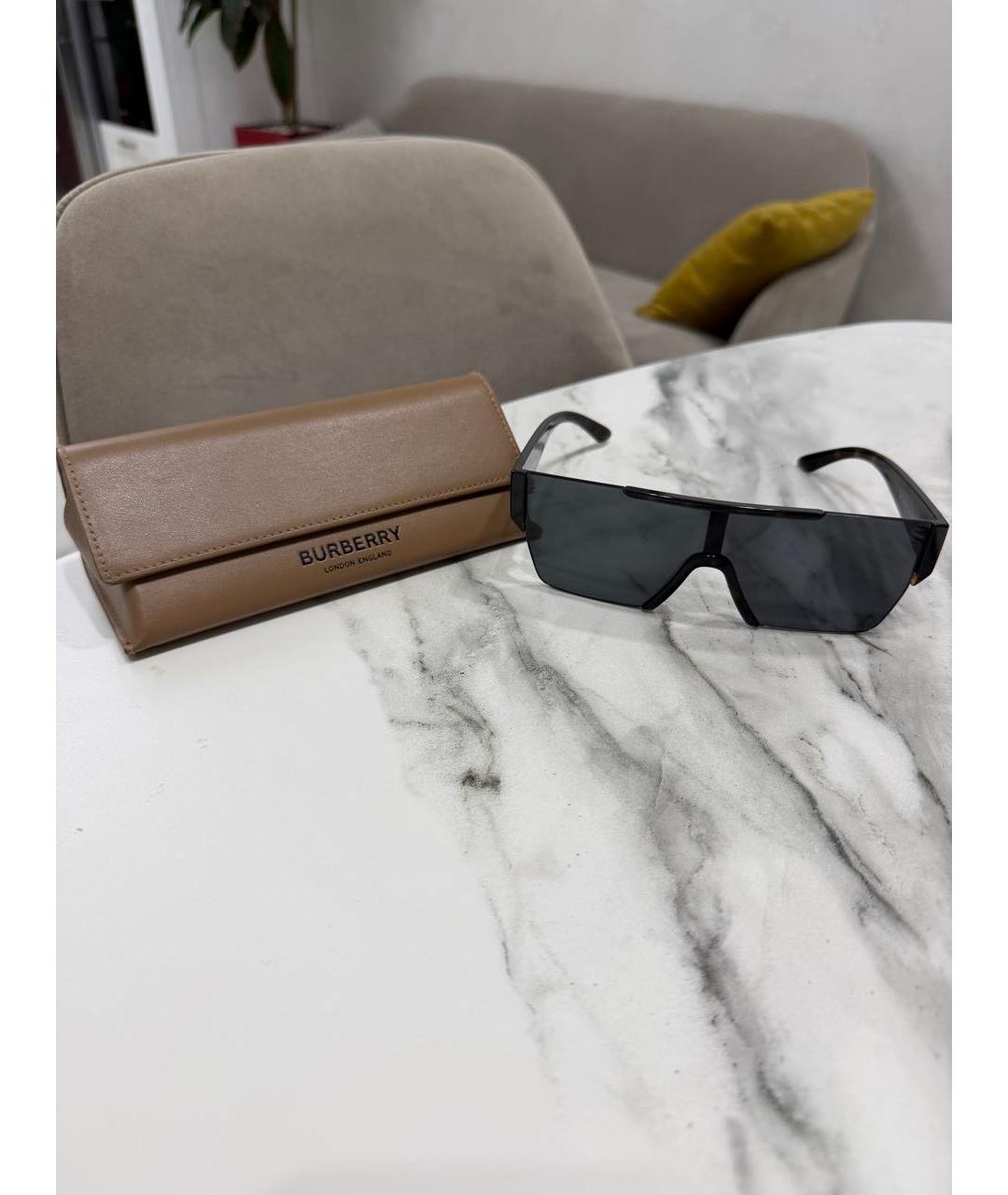 BURBERRY Черные пластиковые солнцезащитные очки, фото 4