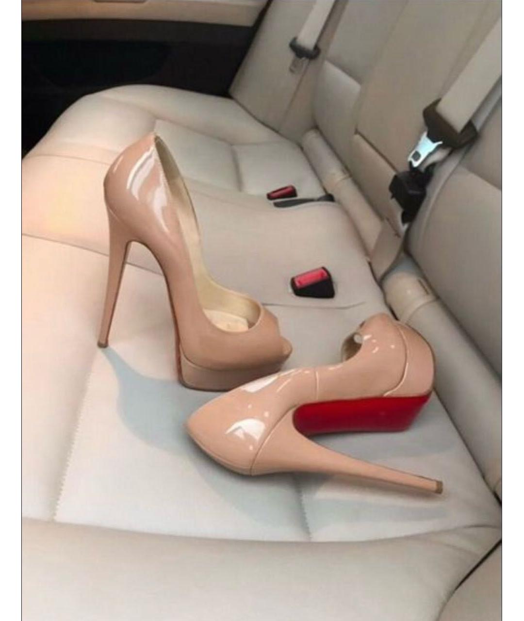 CHRISTIAN LOUBOUTIN Бежевые туфли из лакированной кожи, фото 5