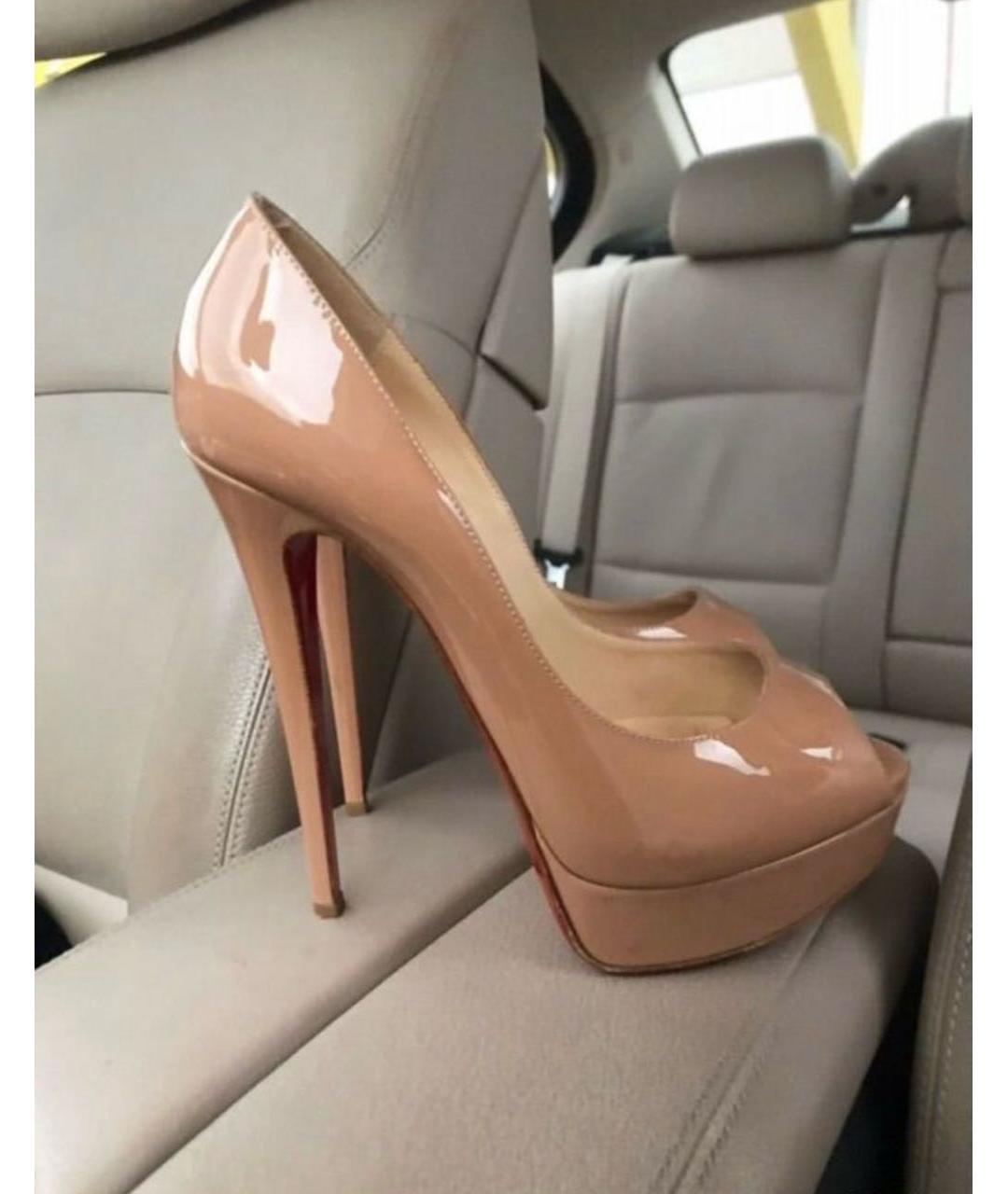 CHRISTIAN LOUBOUTIN Бежевые туфли из лакированной кожи, фото 8