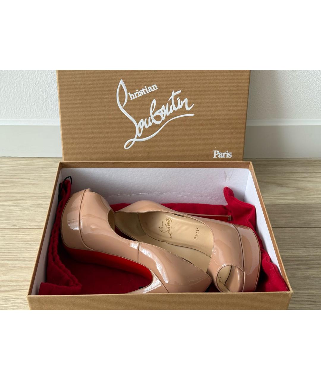 CHRISTIAN LOUBOUTIN Бежевые туфли из лакированной кожи, фото 4