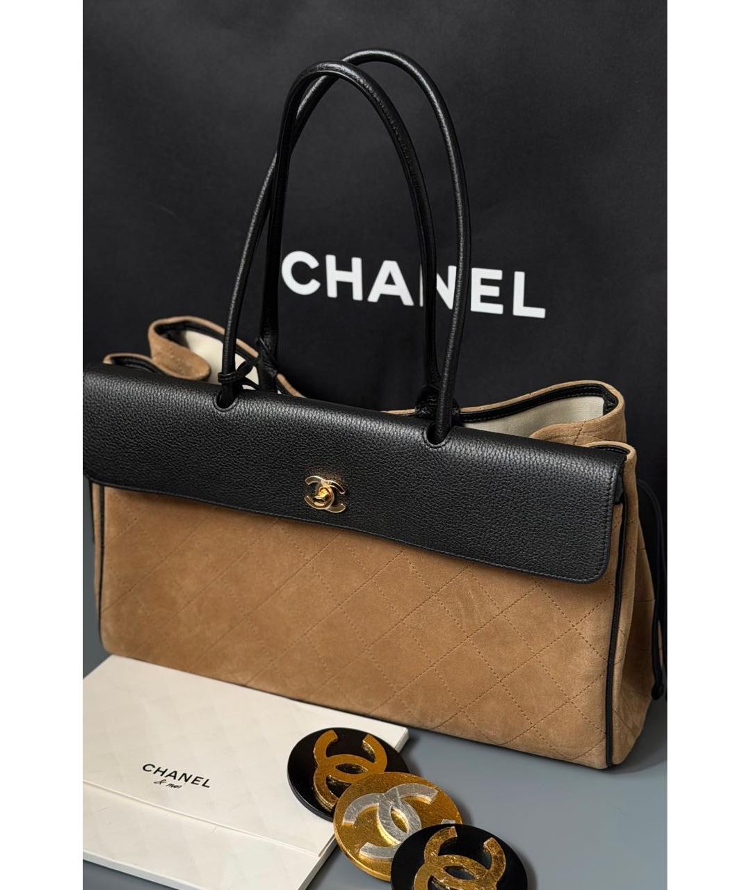 CHANEL Коричневая замшевая сумка на плечо, фото 2