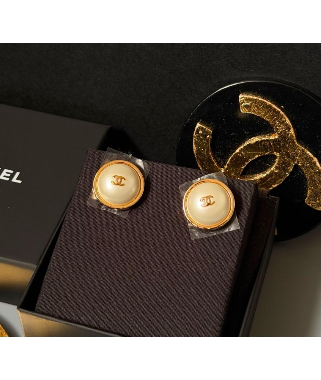 CHANEL Белые серьги, фото 2