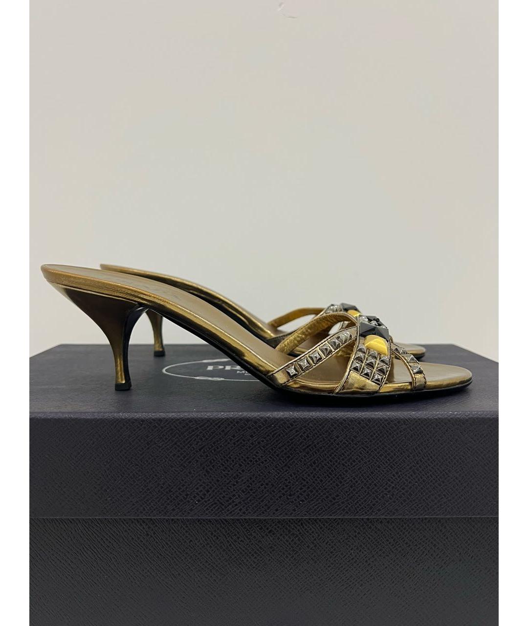 PRADA Золотые кожаные мюли, фото 2