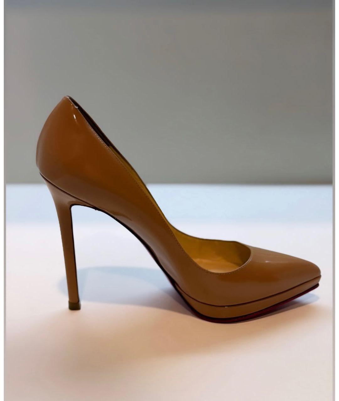 CHRISTIAN LOUBOUTIN Бежевые туфли из лакированной кожи, фото 8