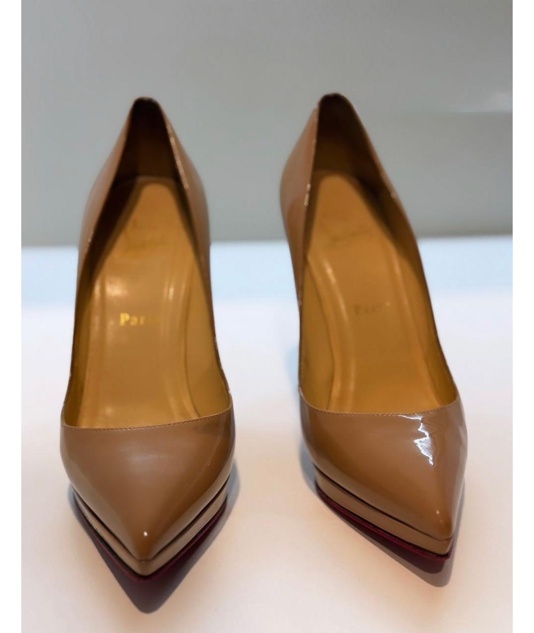 CHRISTIAN LOUBOUTIN Бежевые туфли из лакированной кожи, фото 2