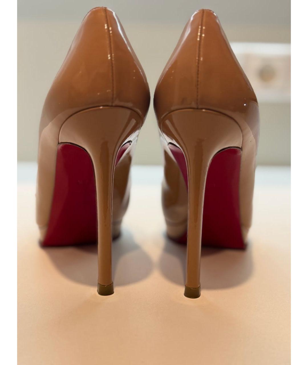 CHRISTIAN LOUBOUTIN Бежевые туфли из лакированной кожи, фото 4