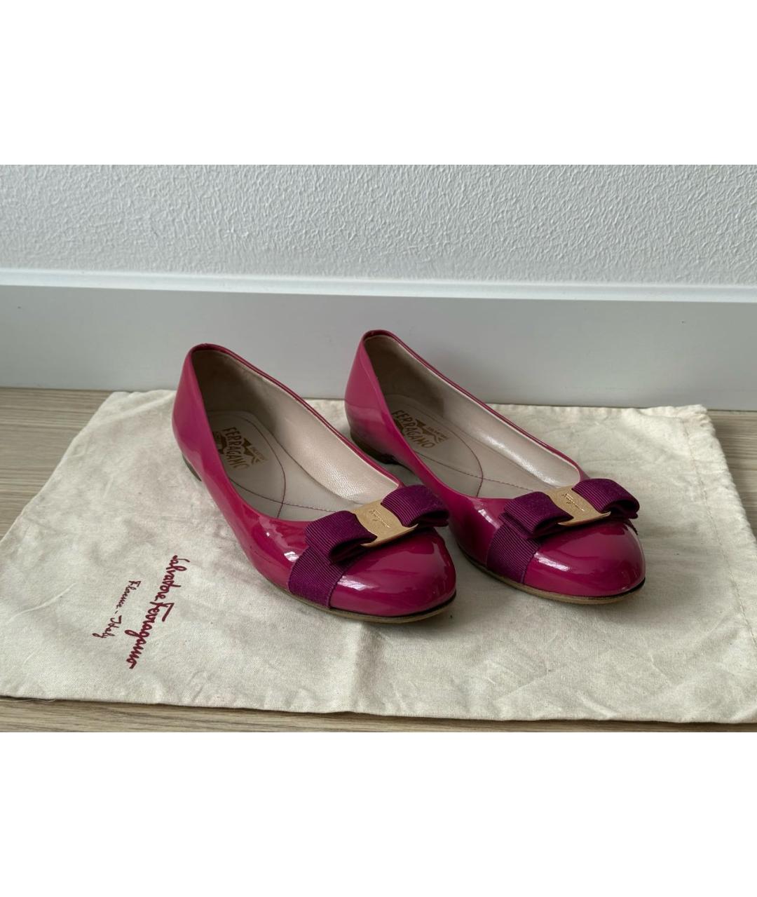 FERRAGAMO Розовые балетки из лакированной кожи, фото 3