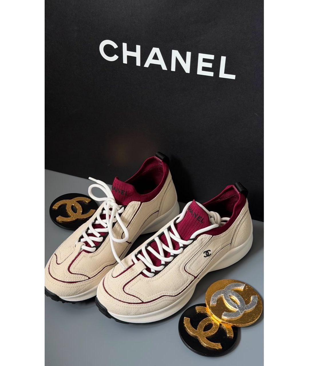 CHANEL Бежевые замшевые кроссовки, фото 2
