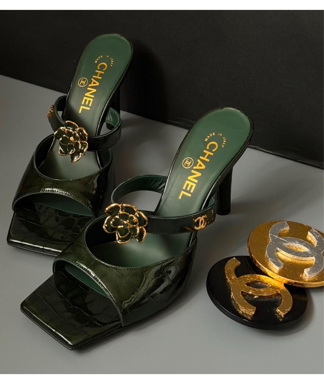 CHANEL Зеленые мюли из лакированной кожи, фото 3